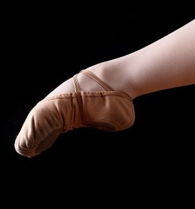 איך לטפל בקשת גבוהה בכף הרגל